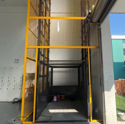 南丰导轨式升降机助力物流园破解运输难题