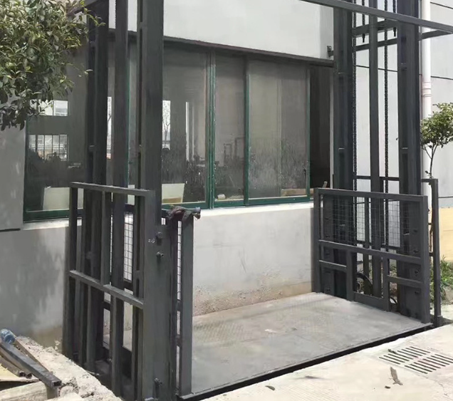 南丰导轨式施工升降机助力民生工程提速增效